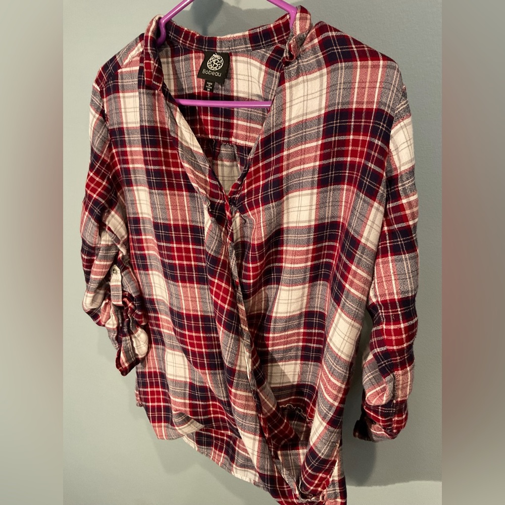 Bobeau Flannel wrap top Medium, button sleeve. Super cute!